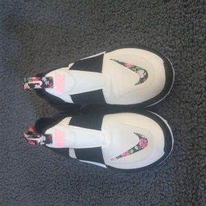 Nike nitroflo runner size 4.5y